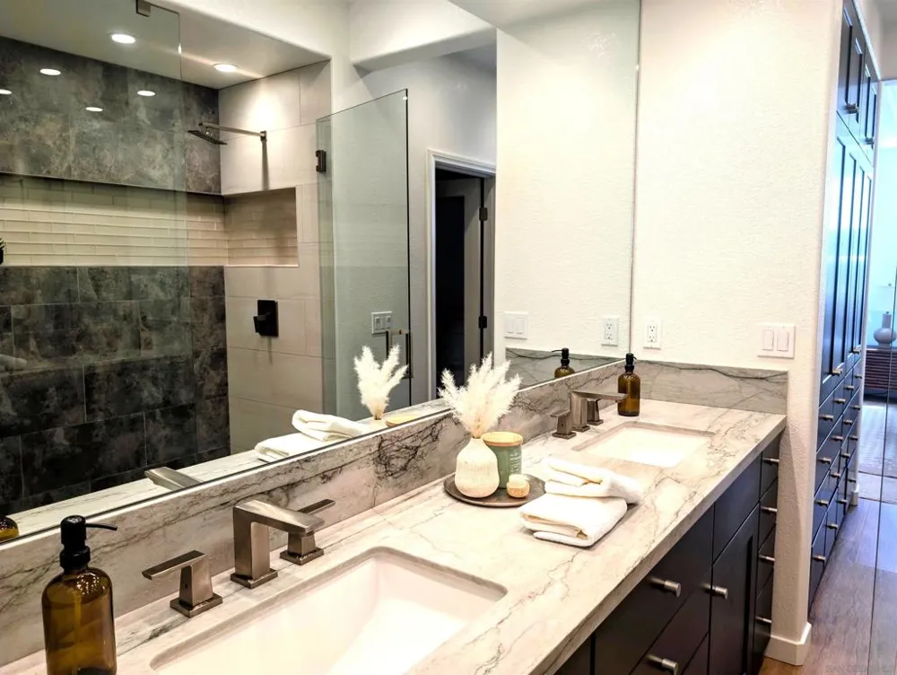 7049 Surfbird Curcle Carlsbad, CA 92011