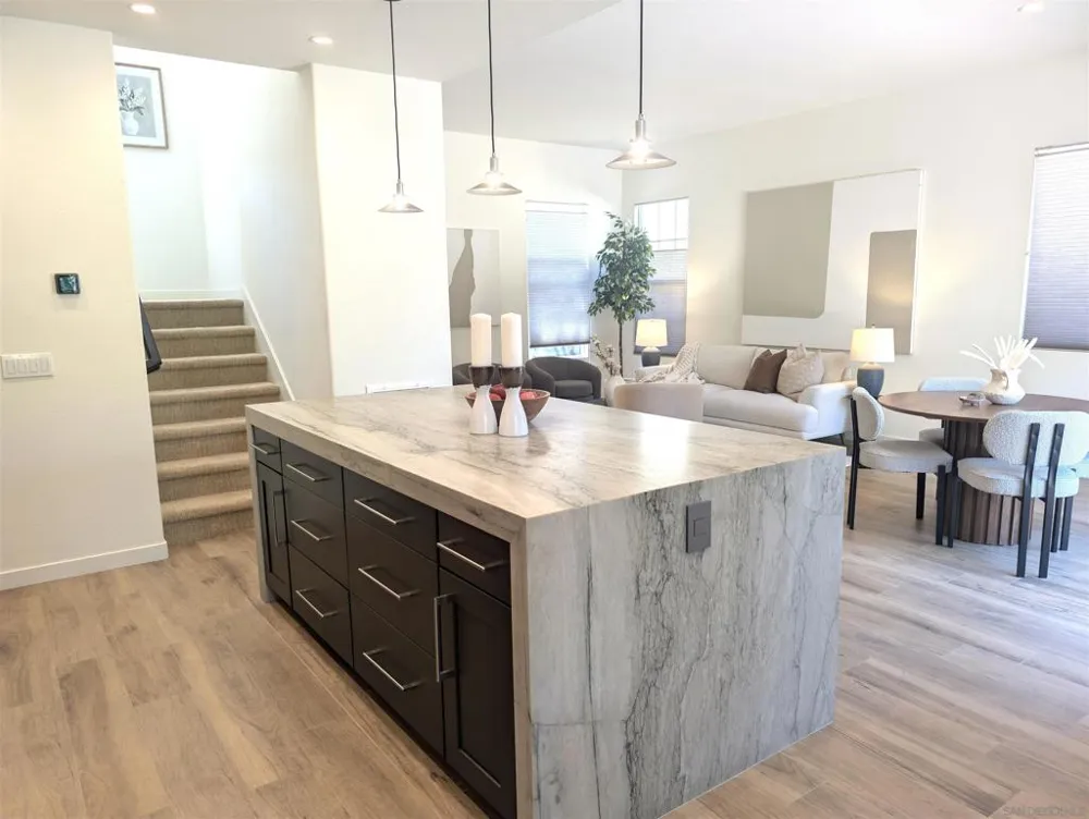 7049 Surfbird Curcle Carlsbad, CA 92011