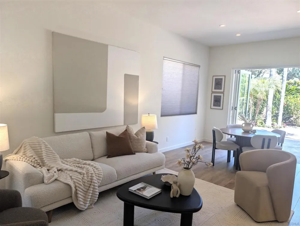 7049 Surfbird Curcle Carlsbad, CA 92011