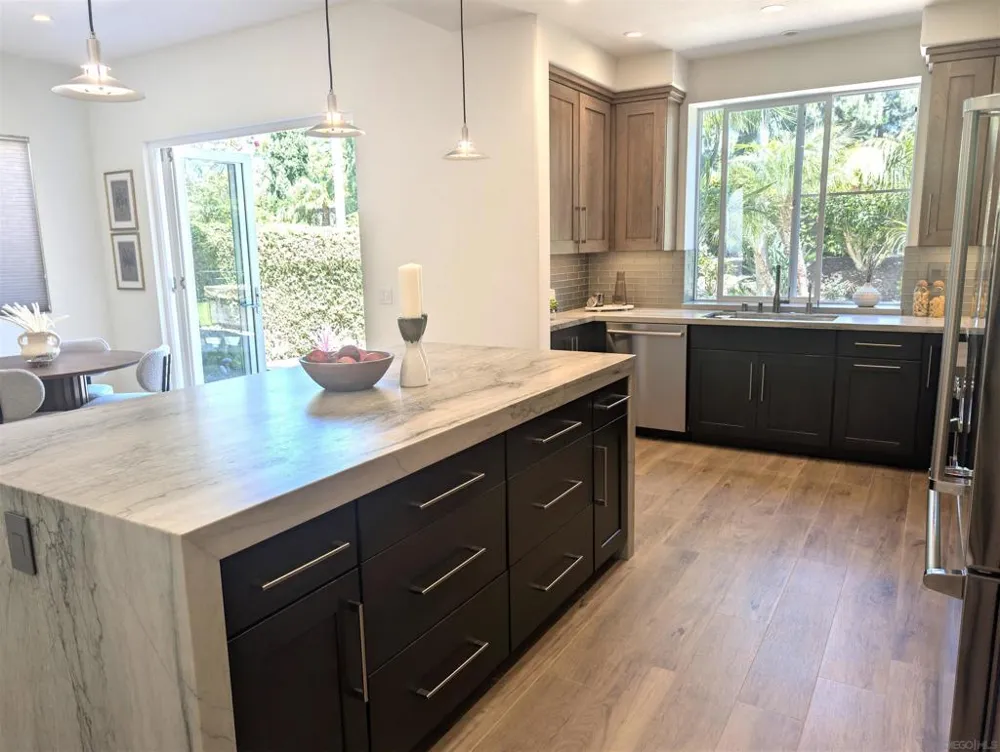 7049 Surfbird Curcle Carlsbad, CA 92011