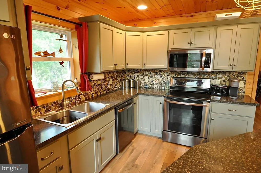 75 DAVID AUKER LANE Milroy, PA 17063