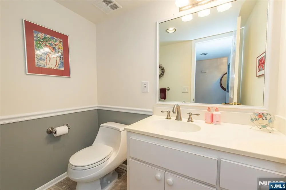 45 Stonegate Drive Roseland, NJ 07068