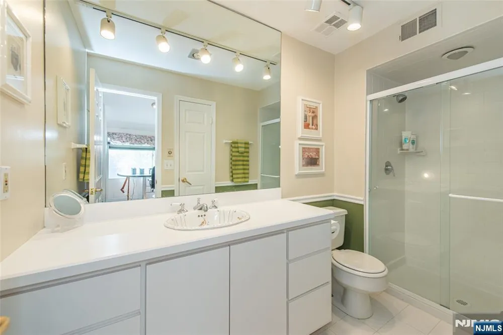 45 Stonegate Drive Roseland, NJ 07068