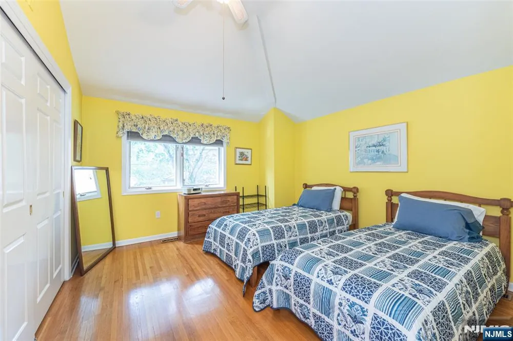 45 Stonegate Drive Roseland, NJ 07068