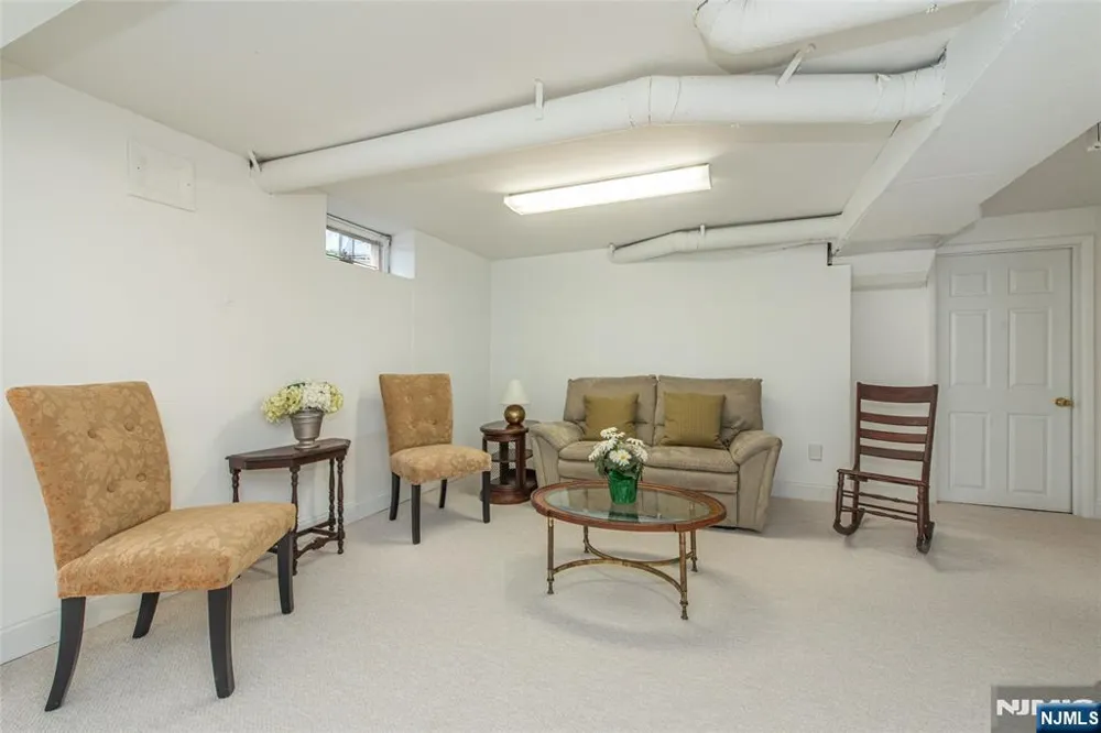 45 Stonegate Drive Roseland, NJ 07068