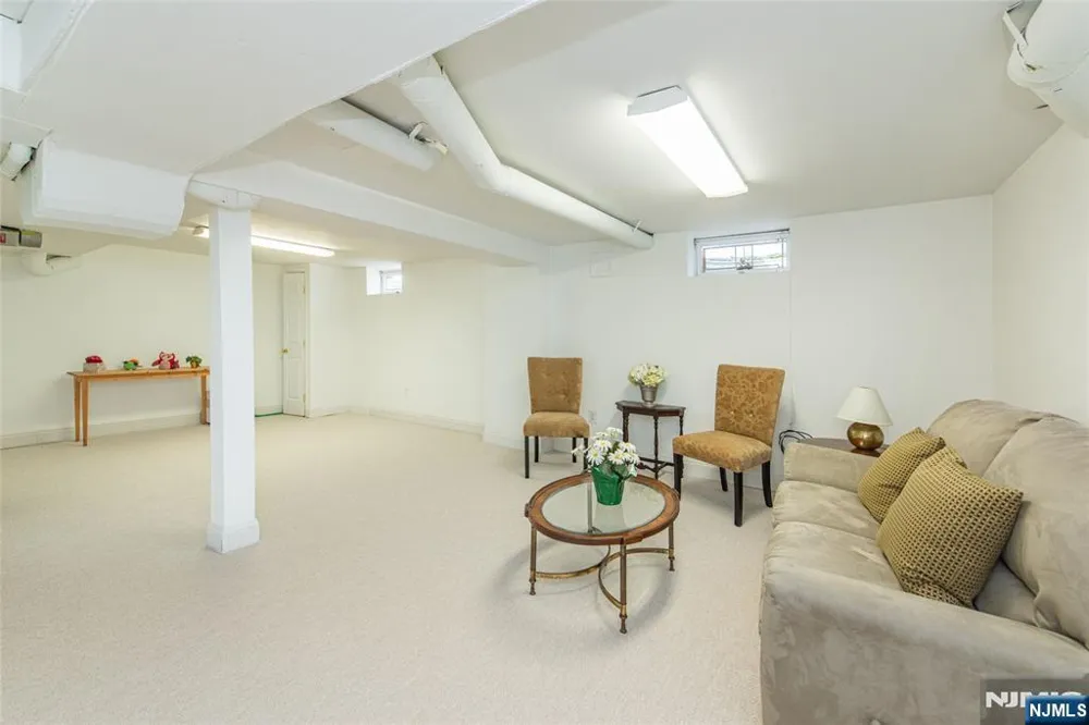 45 Stonegate Drive Roseland, NJ 07068