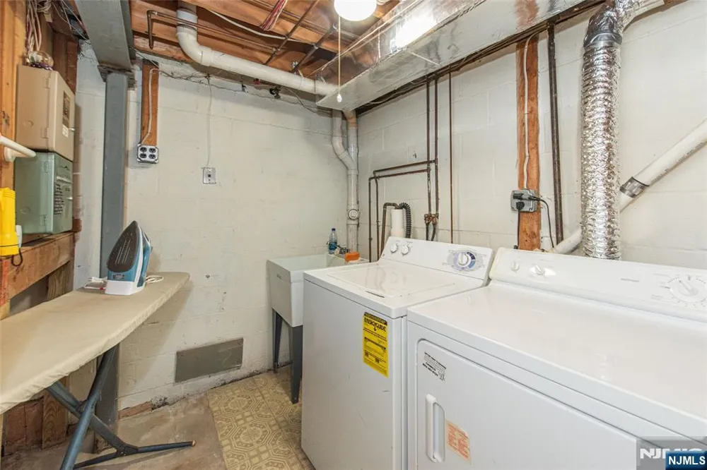 45 Stonegate Drive Roseland, NJ 07068