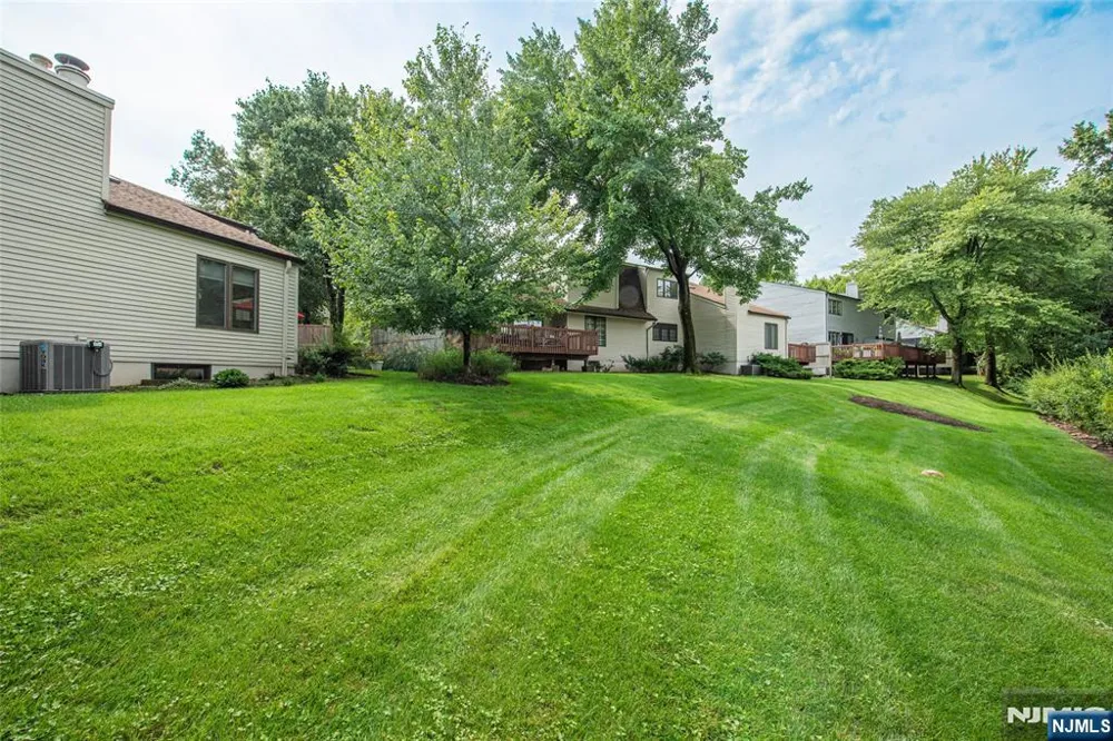 45 Stonegate Drive Roseland, NJ 07068