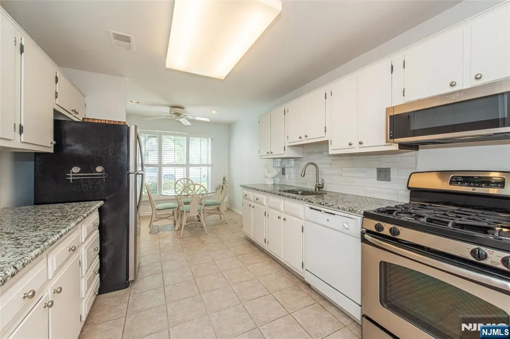 45 Stonegate Drive Roseland, NJ 07068