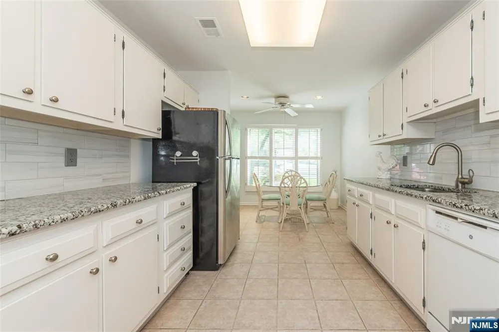 45 Stonegate Drive Roseland, NJ 07068