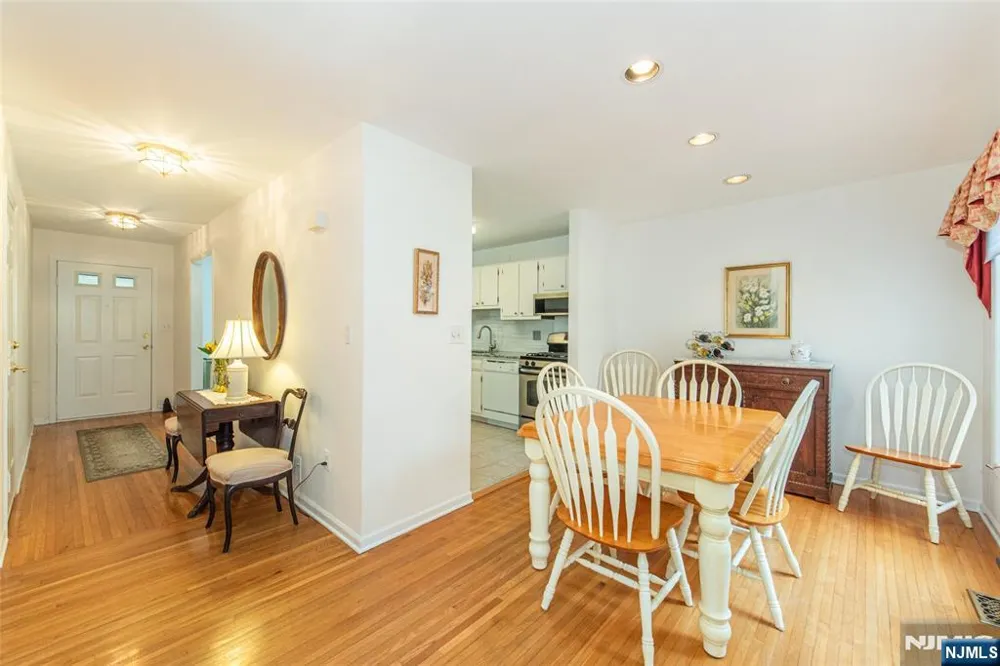 45 Stonegate Drive Roseland, NJ 07068