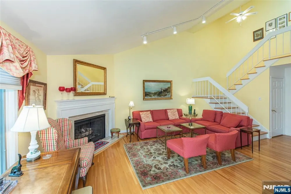45 Stonegate Drive Roseland, NJ 07068