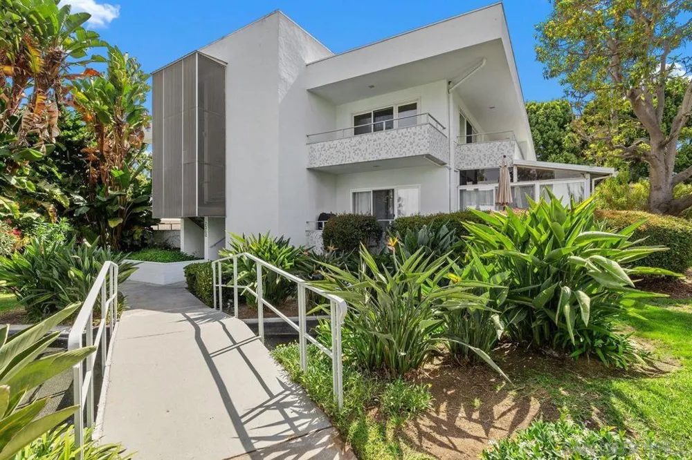 2368 Torrey Pines Road #66 La Jolla, CA 92037
