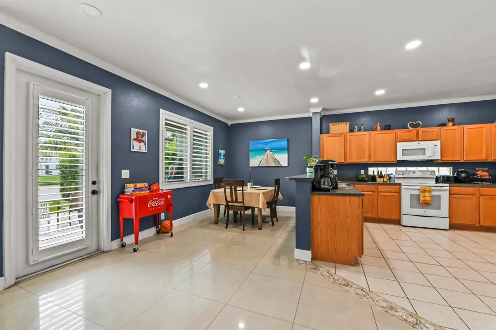 1006 Center Stone Lane Riviera Beach, FL 33404