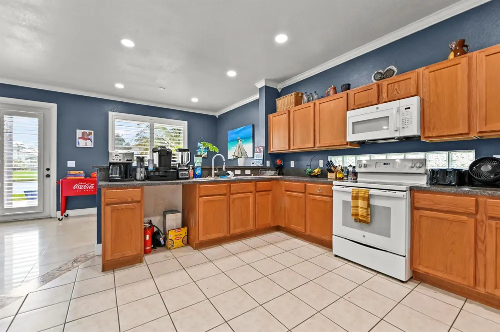 1006 Center Stone Lane Riviera Beach, FL 33404