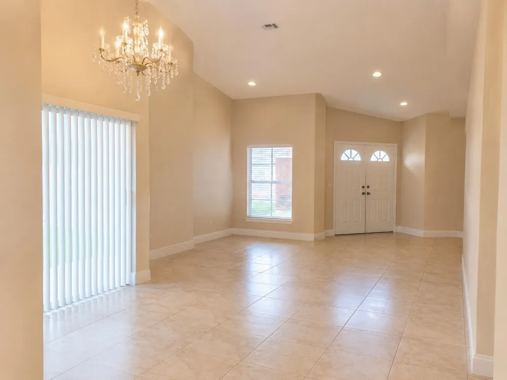 863 NW 122ND AVENUE Miami, FL 33182