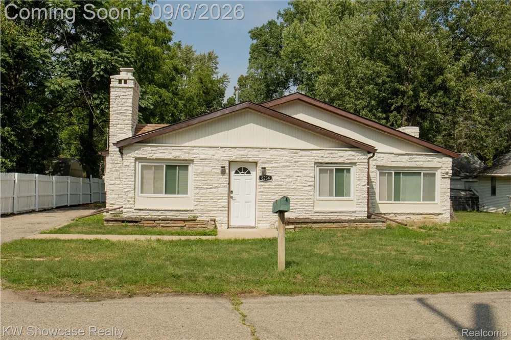 8234 Arlis Street Commerce Charter Township, MI 48382