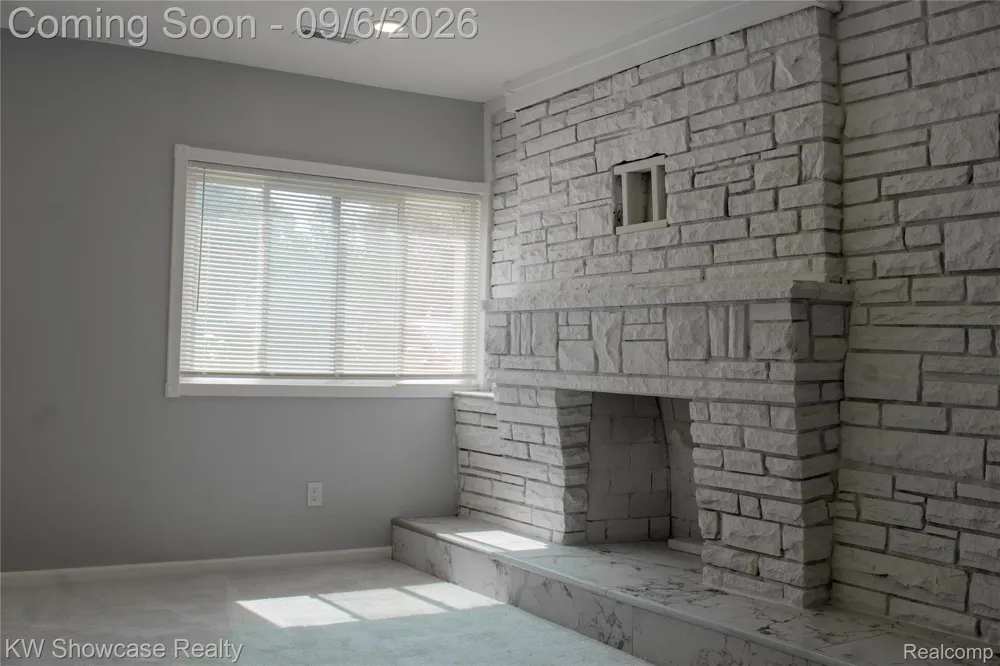 8234 Arlis Street Commerce Charter Township, MI 48382