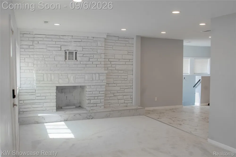 8234 Arlis Street Commerce Charter Township, MI 48382