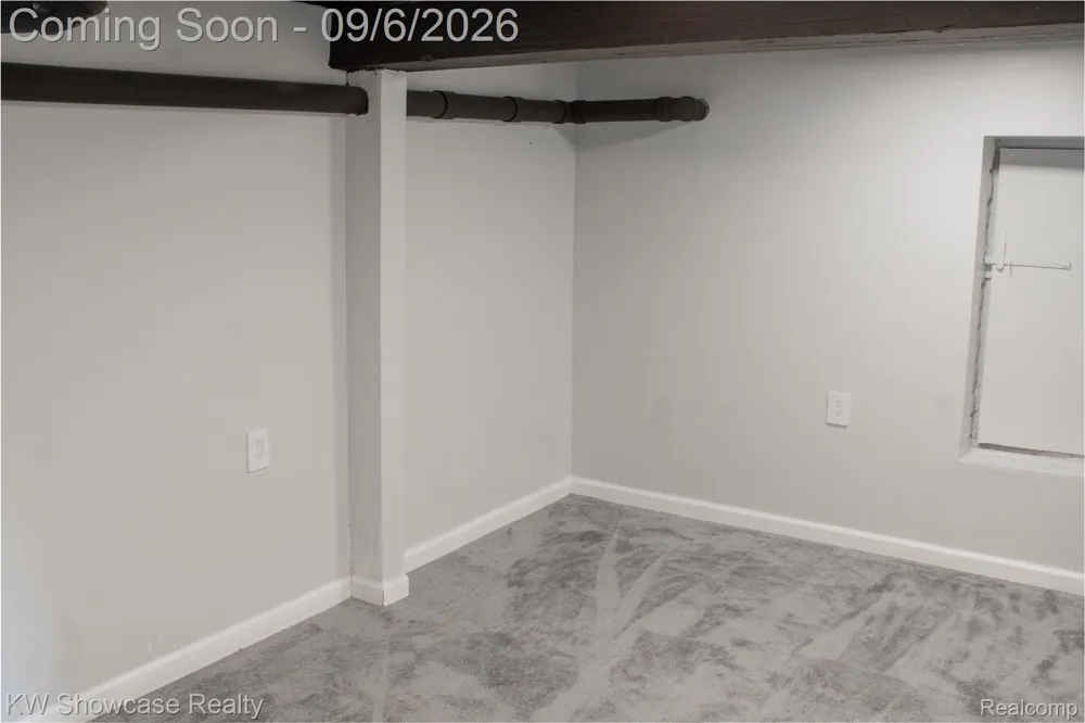 8234 Arlis Street Commerce Charter Township, MI 48382