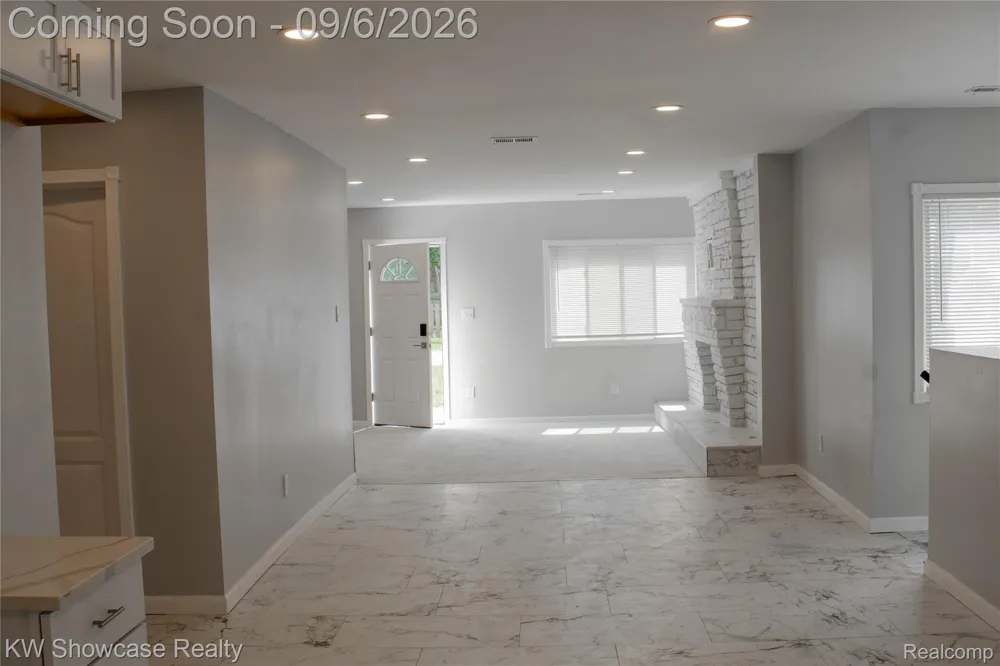 8234 Arlis Street Commerce Charter Township, MI 48382