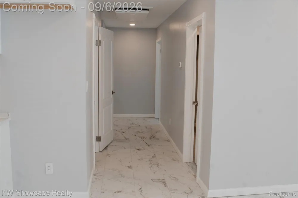 8234 Arlis Street Commerce Charter Township, MI 48382