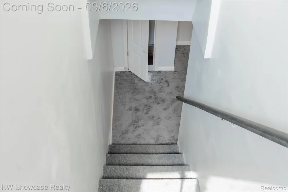 8234 Arlis Street Commerce Charter Township, MI 48382