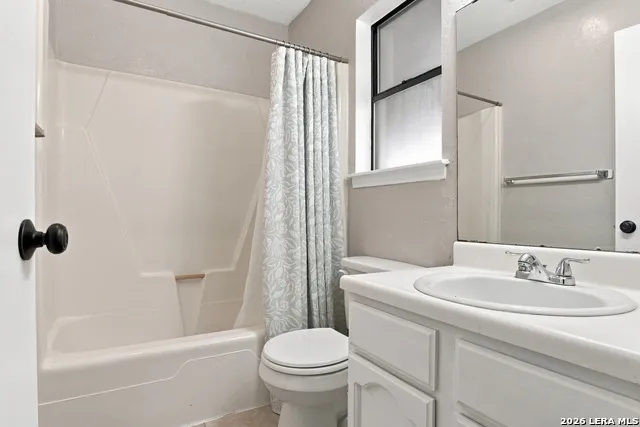 3827 BRIAR HOLLOW ST San Antonio, TX 78247
