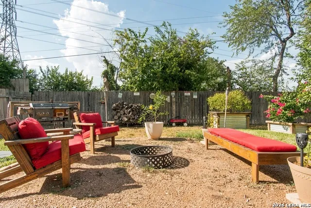 3827 BRIAR HOLLOW ST San Antonio, TX 78247