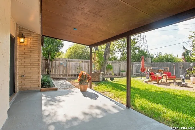 3827 BRIAR HOLLOW ST San Antonio, TX 78247
