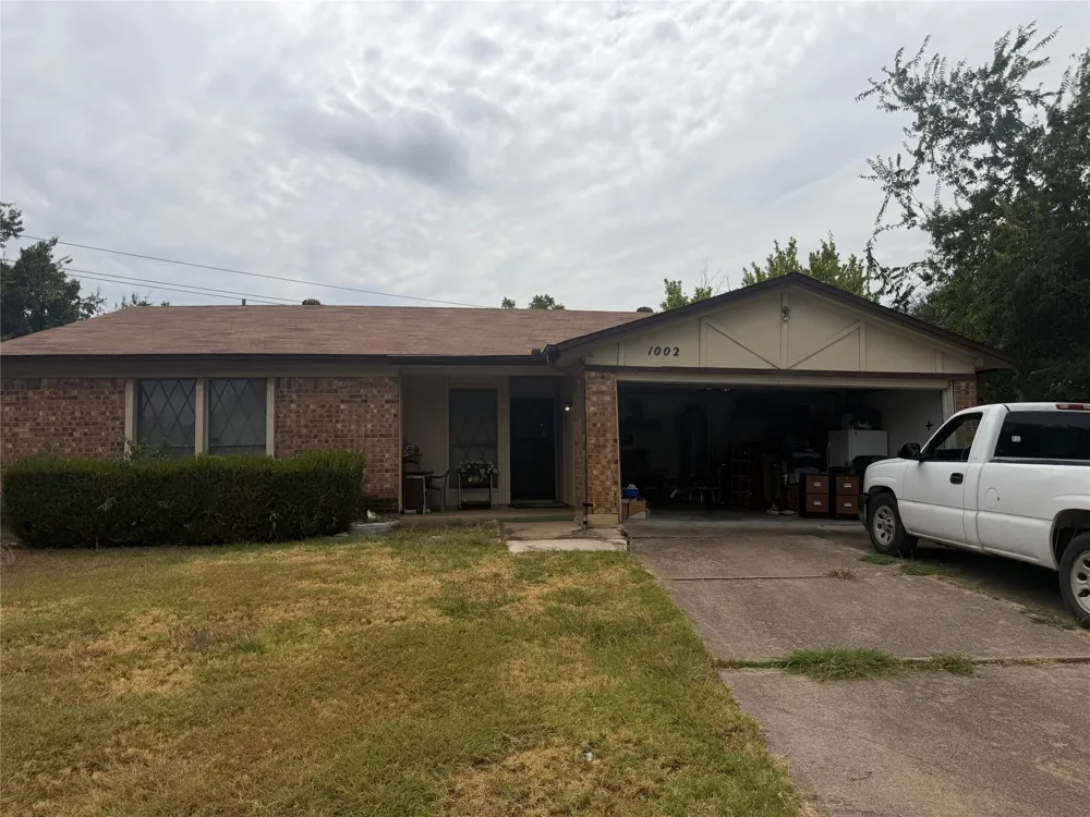 1002 Shana Court Arlington, TX 76014