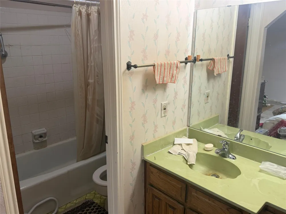 1002 Shana Court Arlington, TX 76014