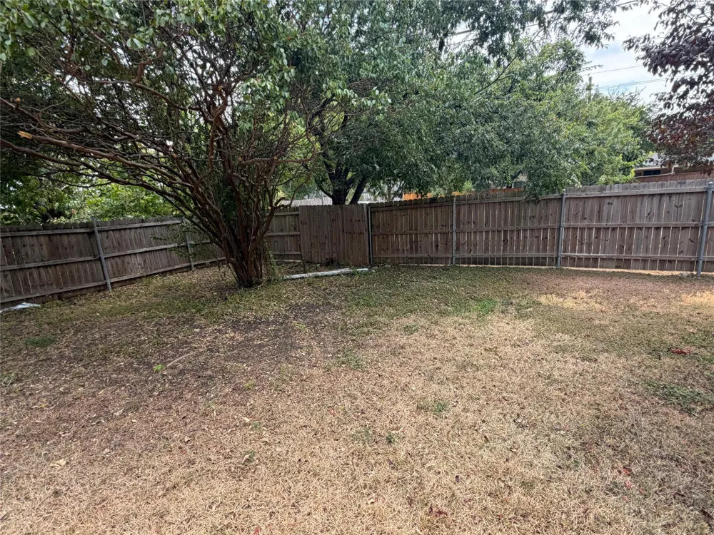 1002 Shana Court Arlington, TX 76014