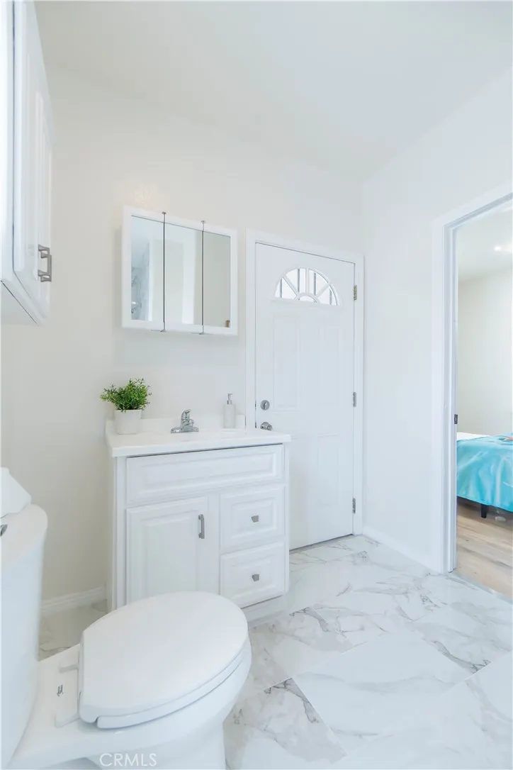 232 W 40th Place Los Angeles, CA 90037