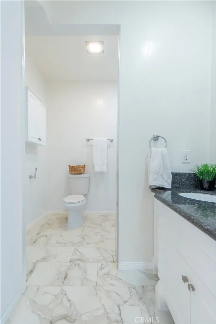 232 W 40th Place Los Angeles, CA 90037