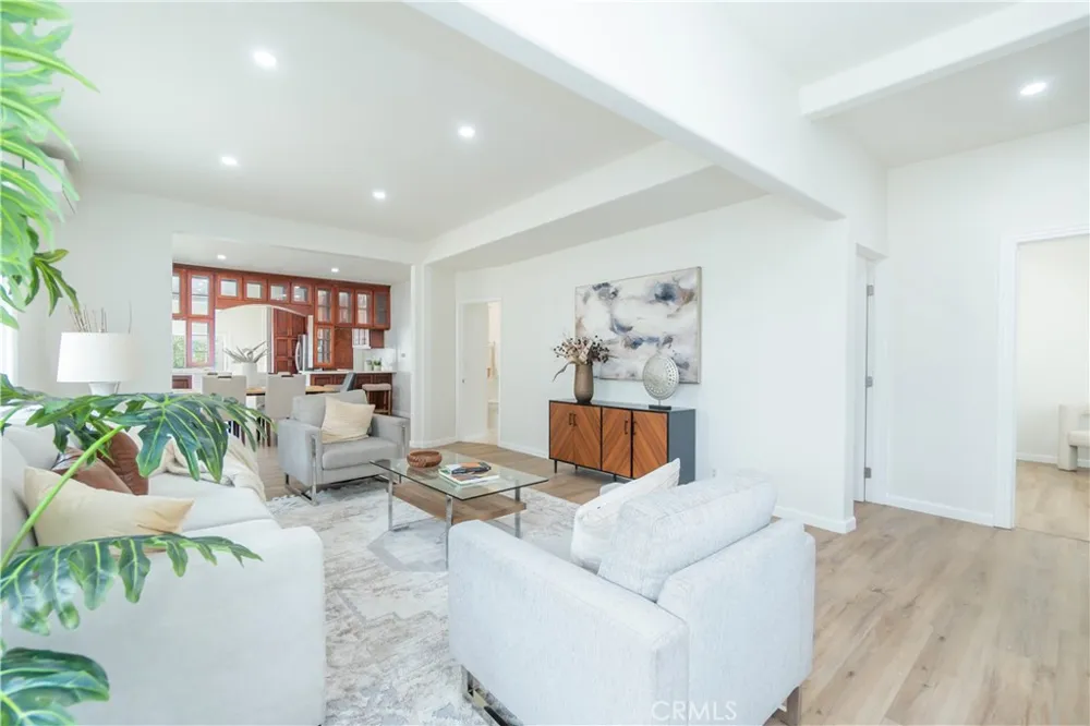 232 W 40th Place Los Angeles, CA 90037