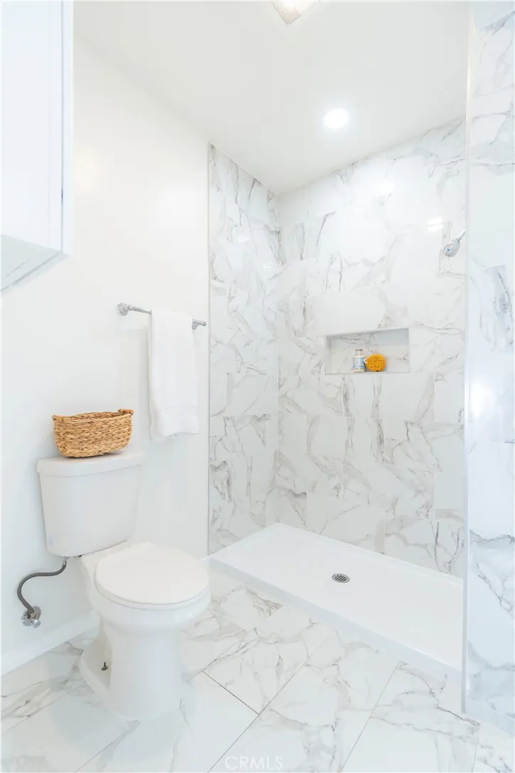 232 W 40th Place Los Angeles, CA 90037