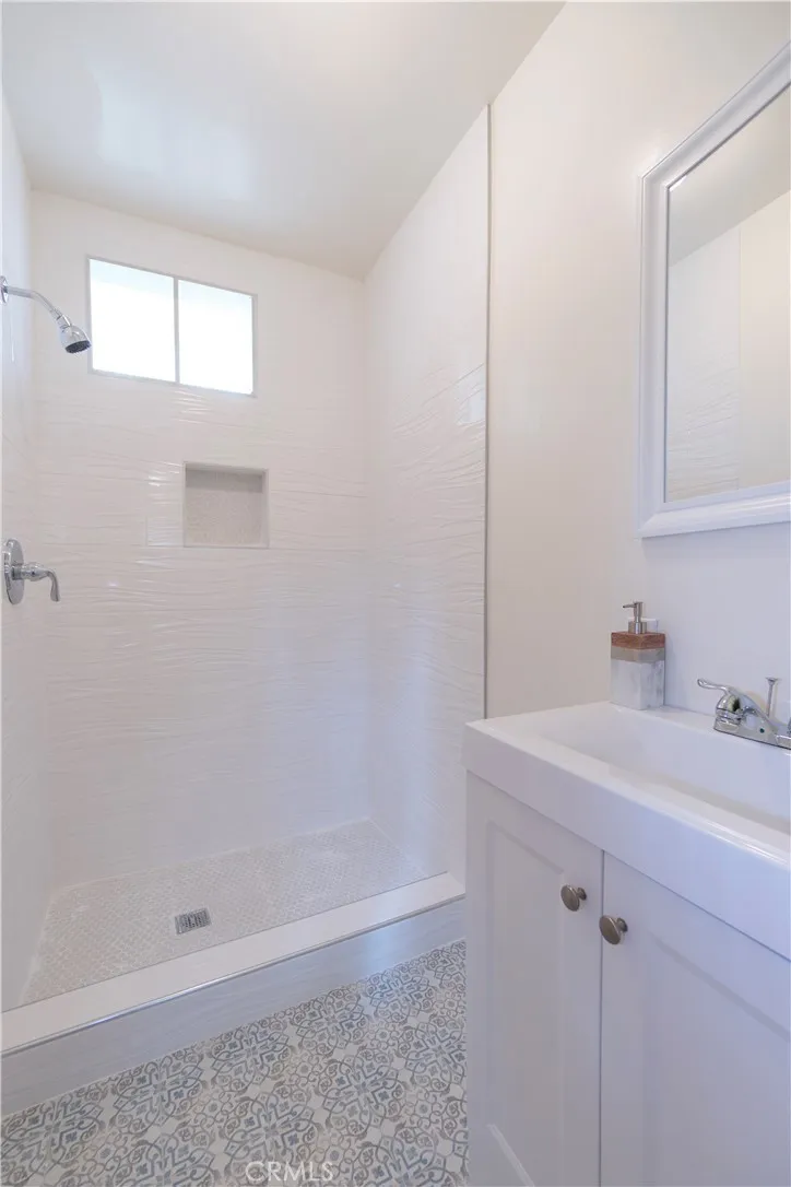 232 W 40th Place Los Angeles, CA 90037