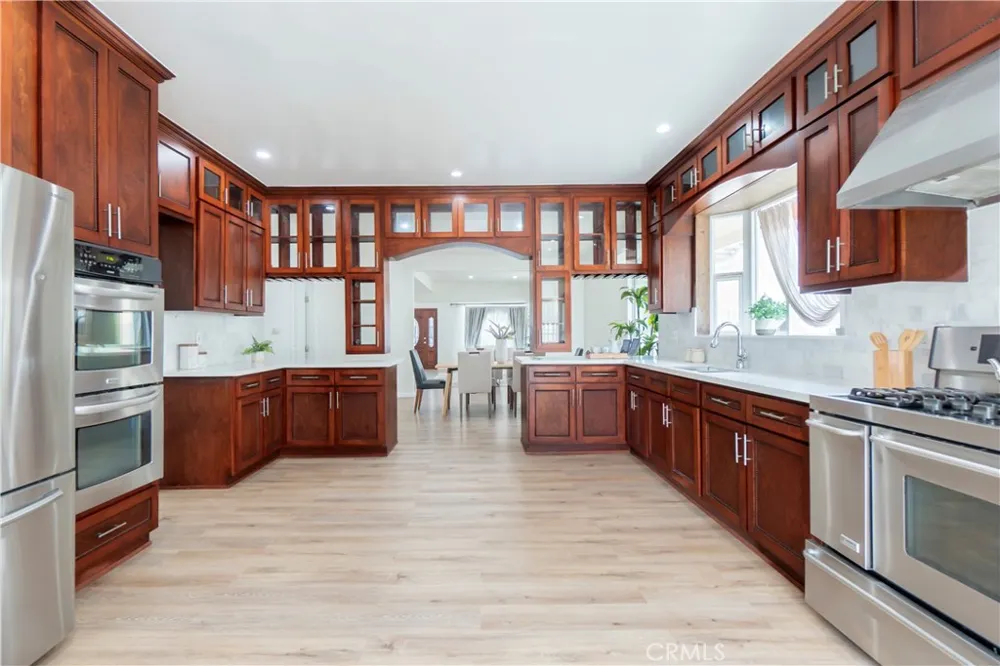 232 W 40th Place Los Angeles, CA 90037