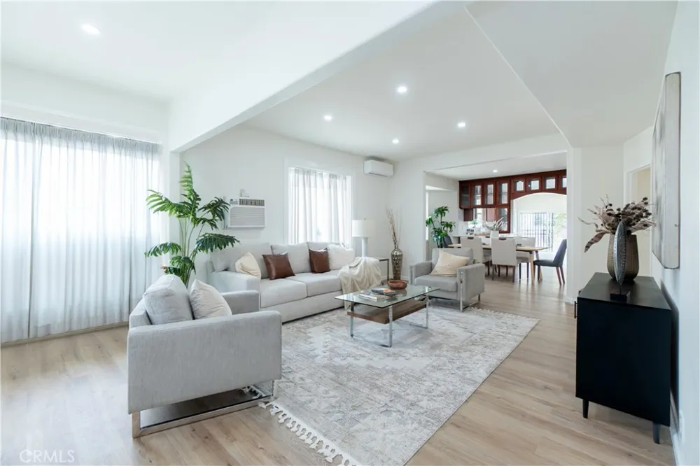 232 W 40th Place Los Angeles, CA 90037