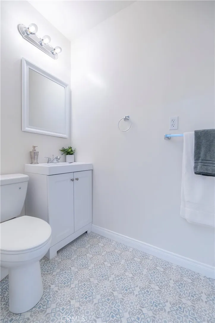 232 W 40th Place Los Angeles, CA 90037