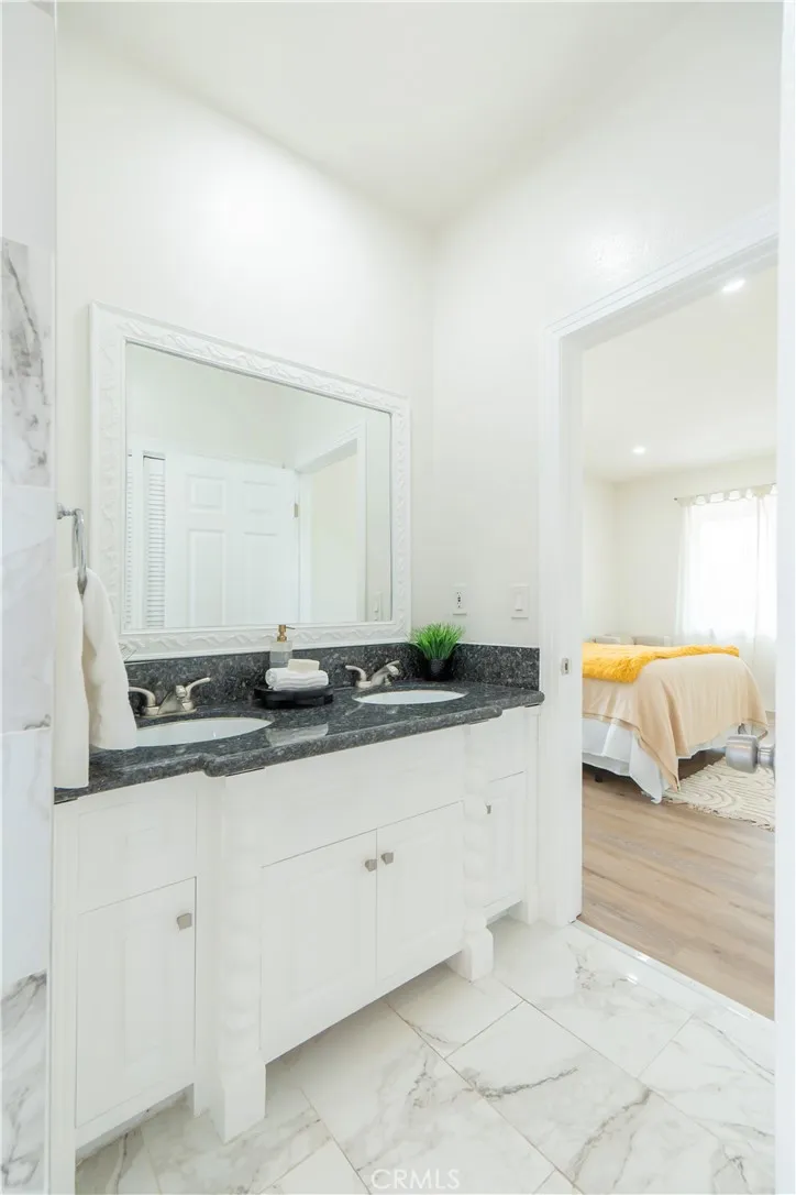 232 W 40th Place Los Angeles, CA 90037