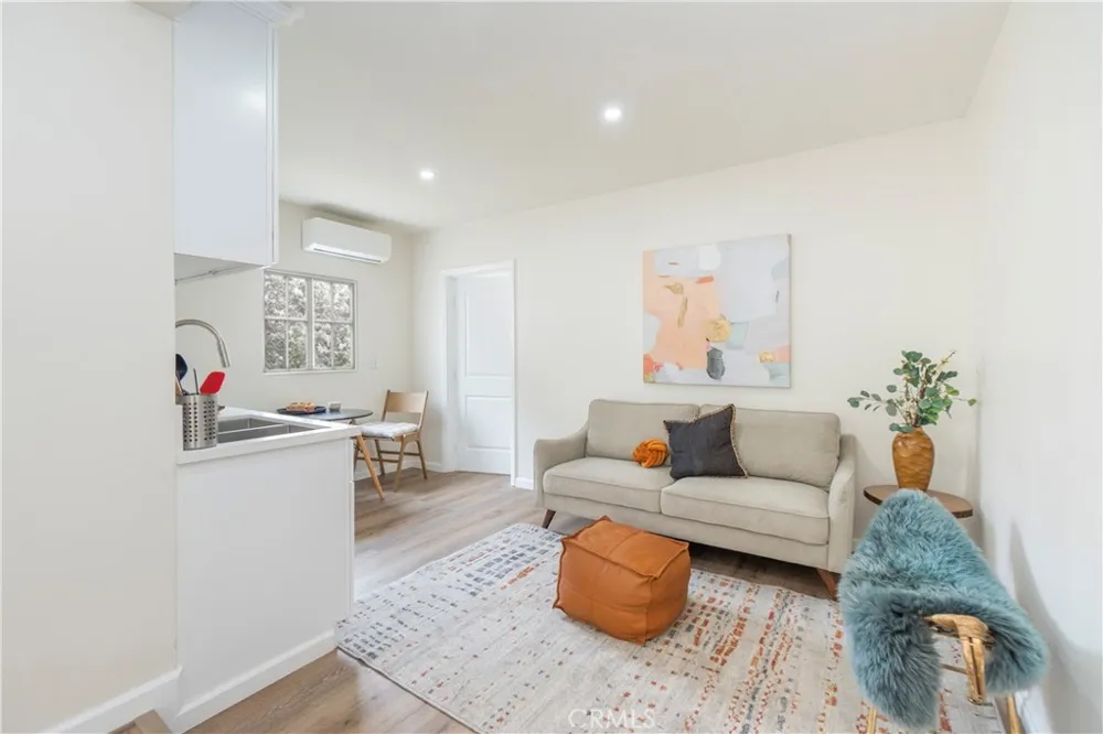 232 W 40th Place Los Angeles, CA 90037