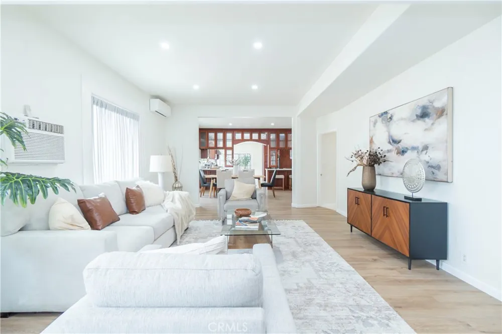 232 W 40th Place Los Angeles, CA 90037