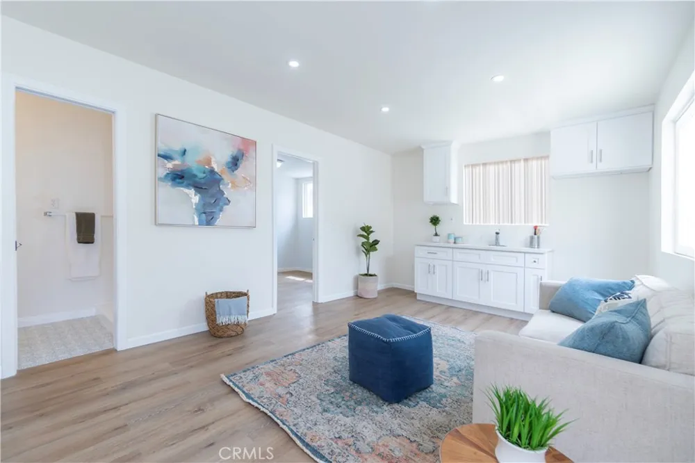 232 W 40th Place Los Angeles, CA 90037