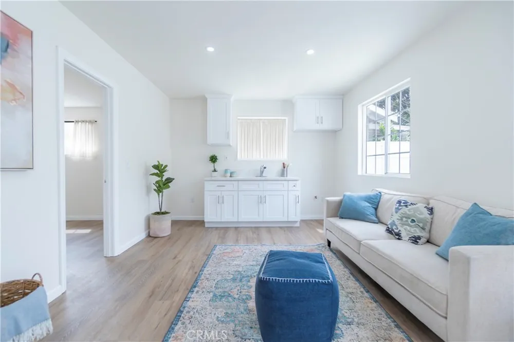 232 W 40th Place Los Angeles, CA 90037