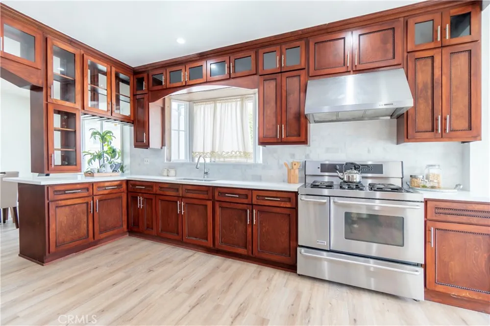 232 W 40th Place Los Angeles, CA 90037