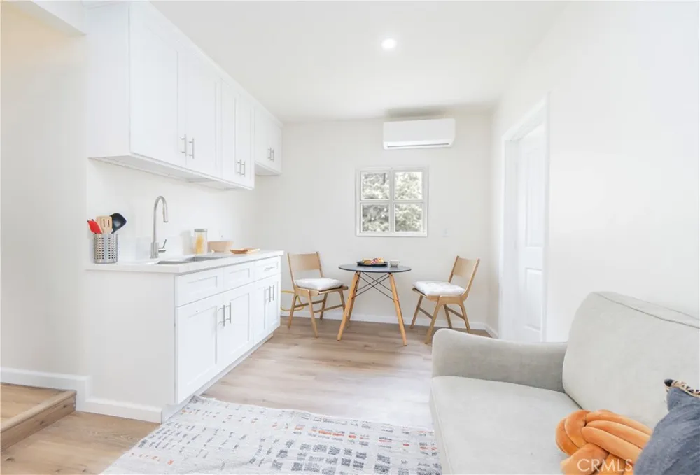 232 W 40th Place Los Angeles, CA 90037