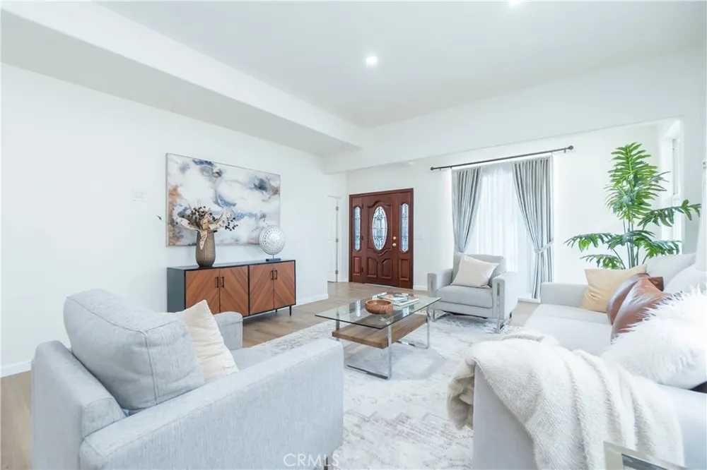232 W 40th Place Los Angeles, CA 90037