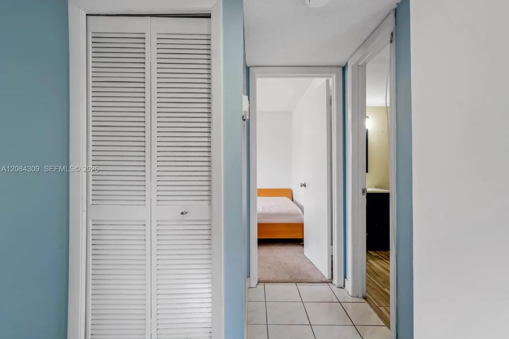 182 Lakeview Dr #204 Weston, FL 33326